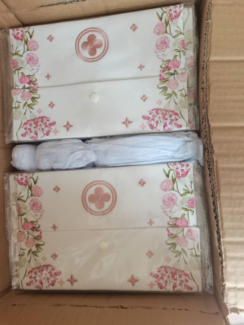 Petits sacs personnalisés avec motif imprimé et broderie — 60 pièces
