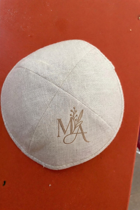 custom Beige linen kippah+embroidery +print text on white ribbon ,wedding jewish kippah ,225pcs /lot