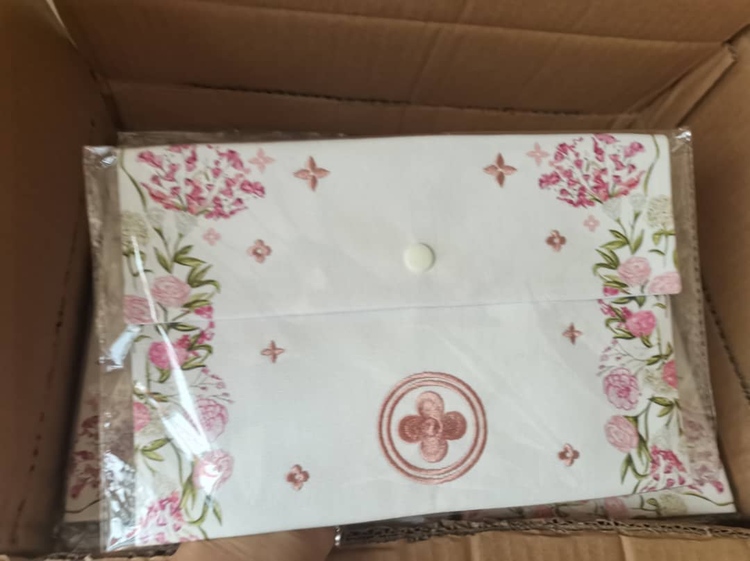 Petits sacs personnalisés avec motif imprimé et broderie — 60 pièces